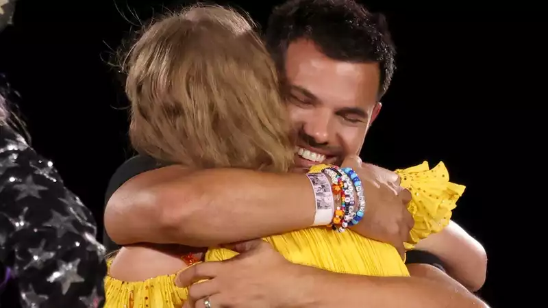 Taylor Swift and Taylor Lautner Teach Exes How to Be Friends