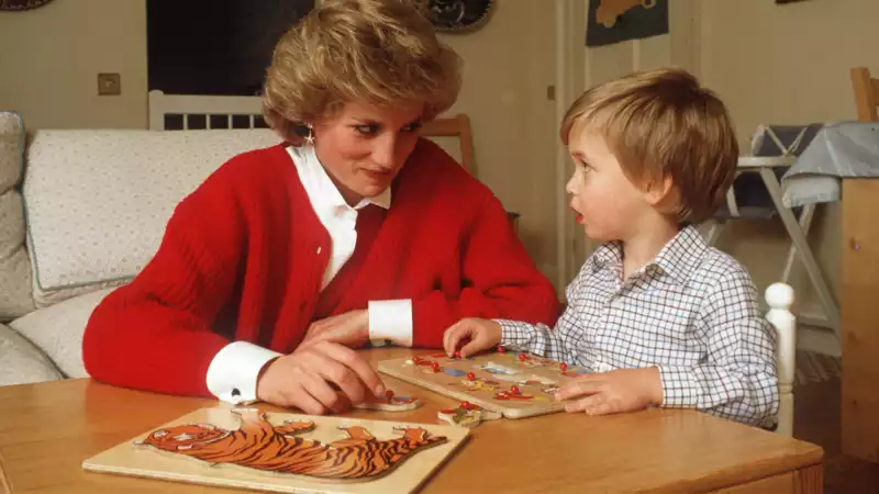 Prince William is working on Princess Diana's "unapproachable" vision of the monarchy, royal experts claim.