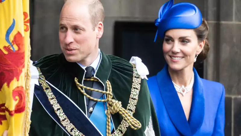 Princess Kate's new "signature" gesture, a sneaky "spanking" to Prince William.