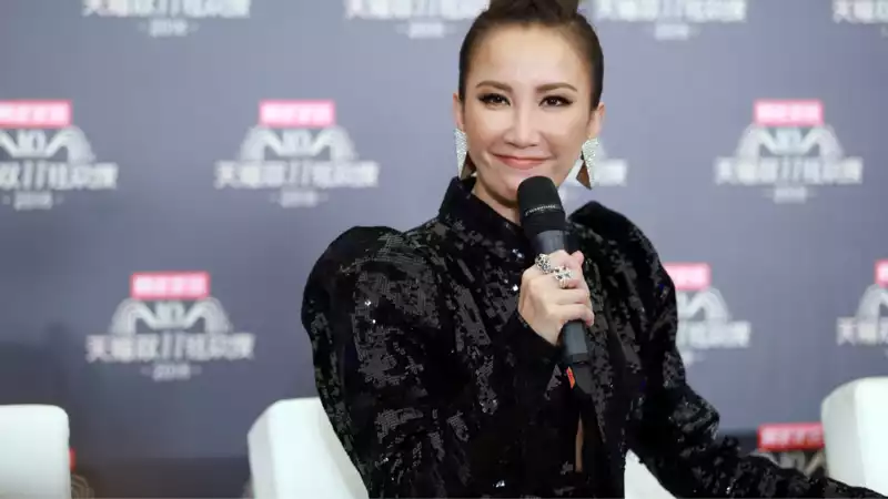 CoCo Lee, star of "Mulan," dies of suicide at 48