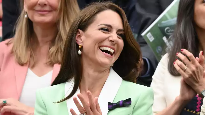 Princess Kate looked like she was having fun in the rain at Wimbledon yesterday.