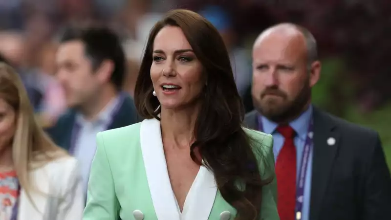 Kate Middleton at Wimbledon in a mint green blazer inspired by Princess Diana