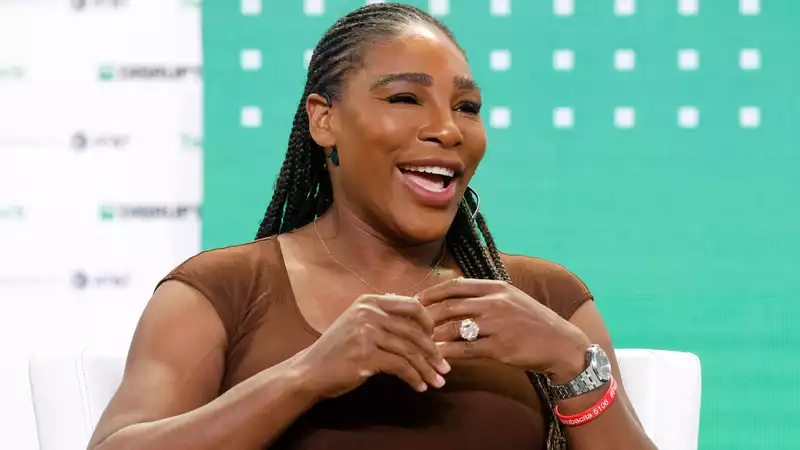 Serena Williams says she tries to "look cool" in the hot sun