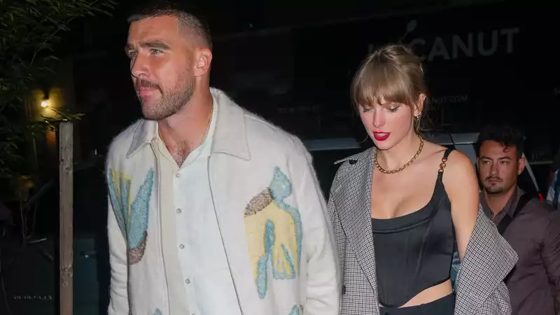 Travis Kells' cell phone lock screen appears to feature Taylor Swift.