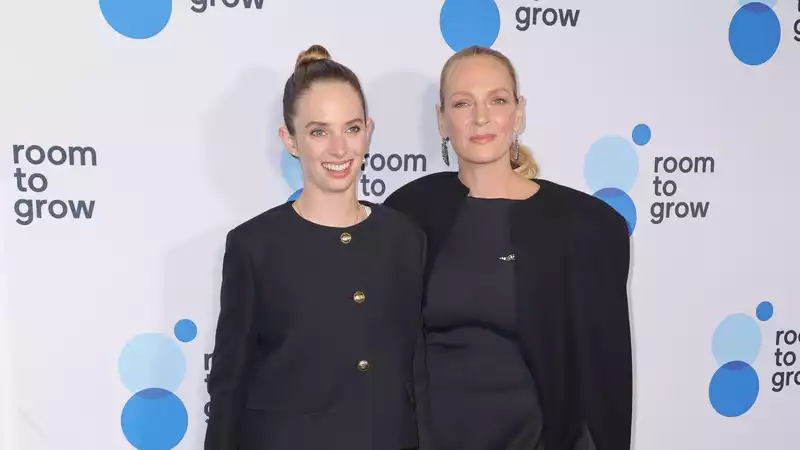 Uma Thurman and daughter Maya Hawke's matching hairstyles are too nice.