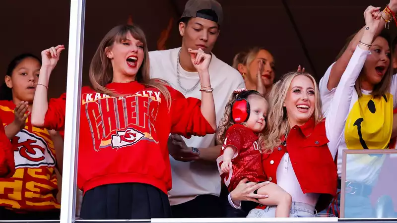 Travis Kells' father, Ed, told us that Taylor Swift picks up trash in her game day suite just like everyone else.