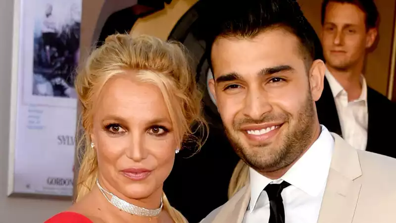 Britney Spears completed her memoir before her breakup with Sam Asgari.