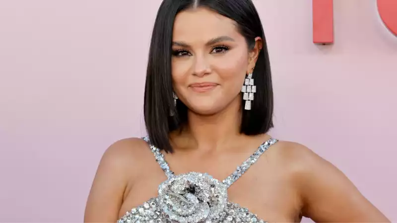 Selena Gomez wears three dresses to a charity gala.