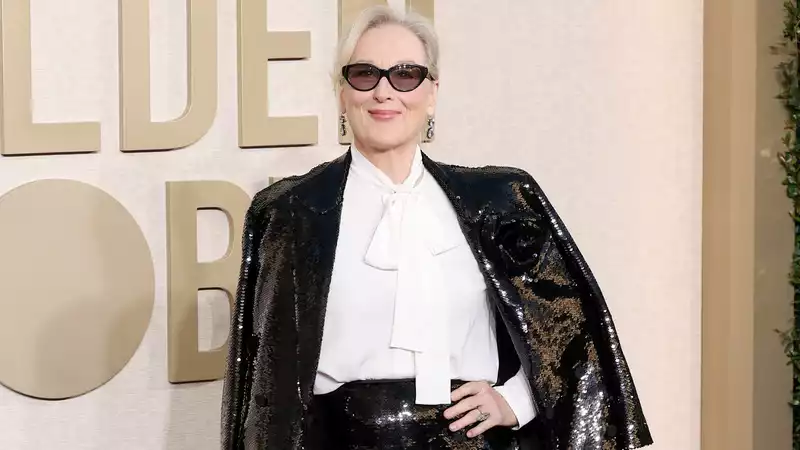 Meryl Streep services Miranda Priestly on the Golden Globe red carpet.