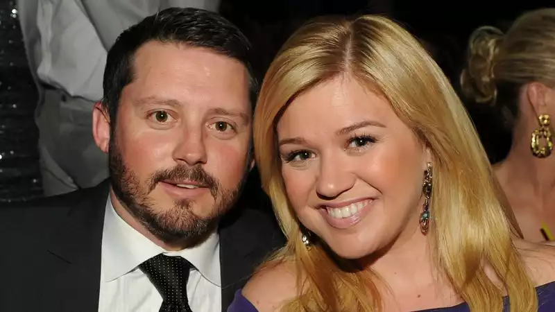 And the Cringe Continues: Kelly Clarkson Claims Ex-Husband Told Her She Was Not Sexy Enough to Be a Coach on 'The Voice'