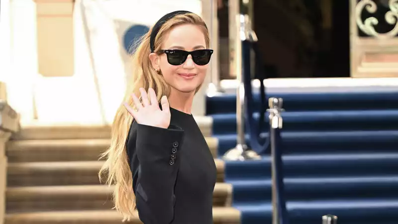 Jennifer Lawrence's Ballet Shoes Convince 2010s Business Casual to Make a Comeback