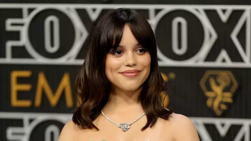 How to Get Jenna Ortega's Fresh Emmy Look