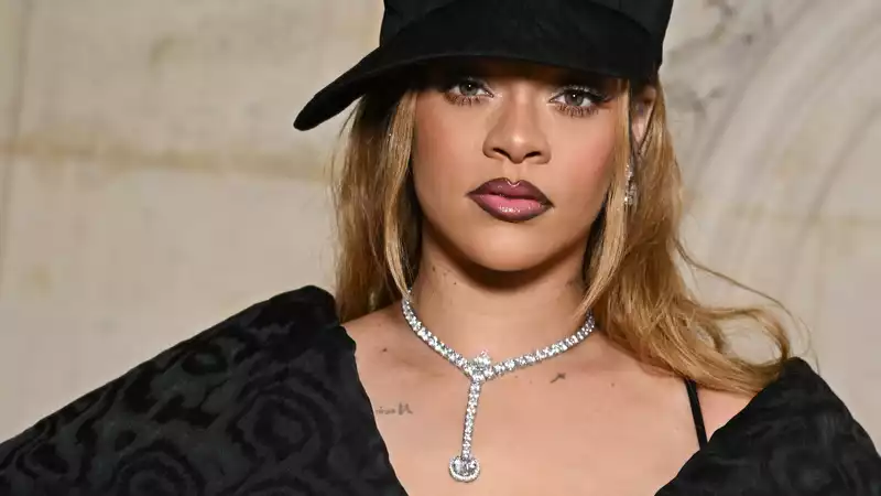 Of course, Rihanna can pull off black lip liner